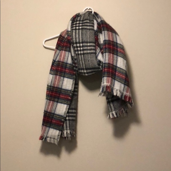 Old Navy Accessories - NEVER WORN scarf